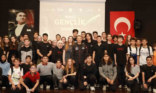 Türkiye'nin ilk astronotu Gezeravcı, Bursa'da öğrencilerle buluştu