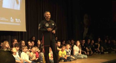 Türkiye'nin ilk astronotu Gezeravcı Yalova'da öğrencilerle buluştu