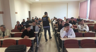 Üniversite öğrencilerine narkorehber semineri