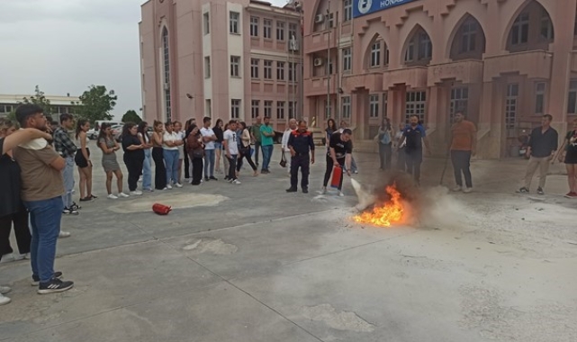 Üniversiteli gençler Destek AFAD Gönüllüsü oldu