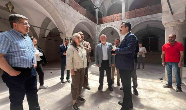 Ünlü fotoğrafçı Ara Güler adına memleketi Şebinkarahisar'da sergi alanı oluşturulacak