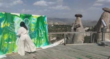 Ünlü Ressam Sevil Duru, suya Kapadokya'da şekil verdi