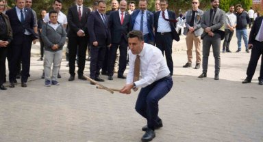 'Unutulmaya Yüz Tutmuş Geleneksel Oyunlar Şenliği'nde renkli görüntüler oluştu