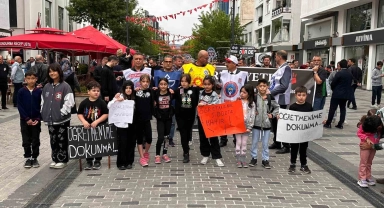 Uşak'ta eğitim sendikası üyesi öğretmenler iş bıraktı