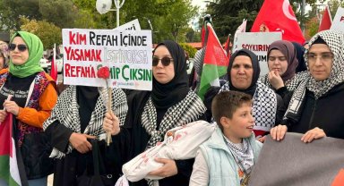 Uşak'ta Gazzeli anneler için eylem düzenlendi