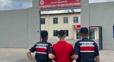 Uyuşturucu satma suçundan 6 yıl hapis cezası ile aranan şahsı jandarma yakaladı