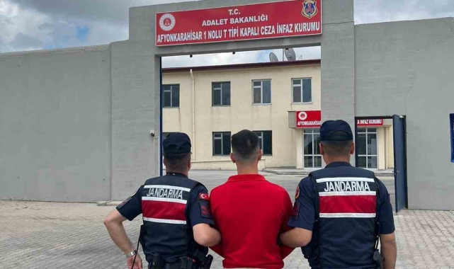 Uyuşturucu satma suçundan 6 yıl hapis cezası ile aranan şahsı jandarma yakaladı