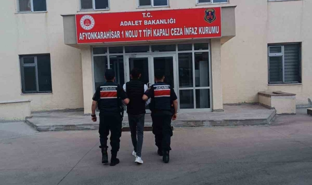Uyuşturucu satmaktan aranan şahsı jandarma yakaladı