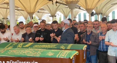 Üzerlerine tahta parçası düşmesi sonucu vefat eden baba ile oğlu son yolculuğuna uğurlandı