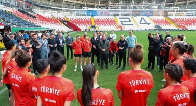 Vali Aydoğdu'dan milli takıma ziyaret