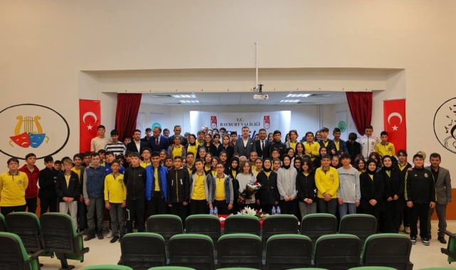 Vali Eldivan kariyer ve motivasyon söyleşisinde öğrencilerle bir araya geldi