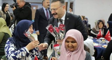 Vali Hüseyin Aksoy, şehit anneleriyle kahvaltıya katıldı