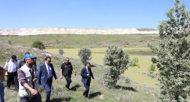 Vali Işın, su baskını nedeniyle kapanan Seyitömer yolunda incelemelerde bulundu