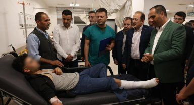Vali Pehlivan, Mersin'deki kazada yaralananları hastanede ziyaret etti