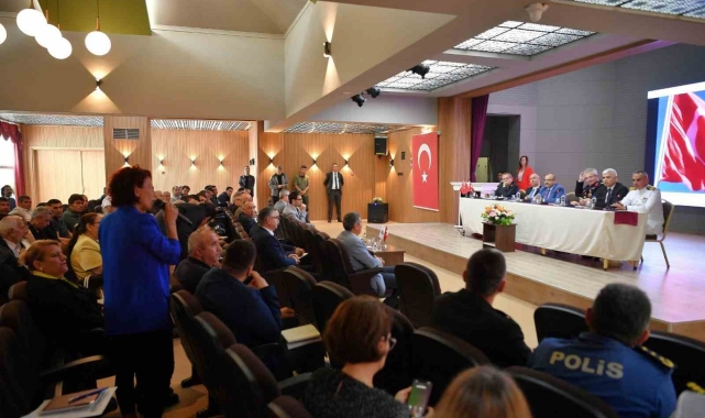 Vali Ustaoğlu Ayvalık'ta muhtarları dinledi
