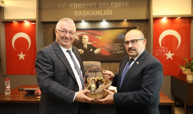 Vali Ustaoğlu, Edremit Belediyesi'ni ziyaret etti