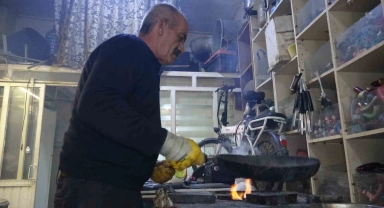 Van'da unutulmaya yüz tutmuş kalaycılık mesleğinin son temsilcisi