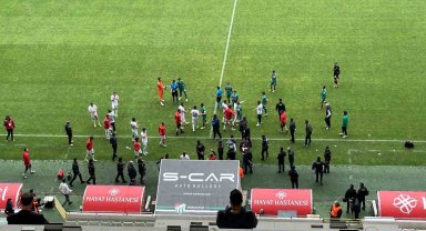 Vanspor FK, Bursaspor maçında sahadan çekildi
