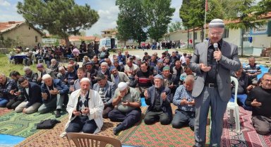 Vatandaşlar yağmur için ellerine semaya açtı