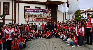 Vezirköprü'de Kızılay Sokak Şenliği