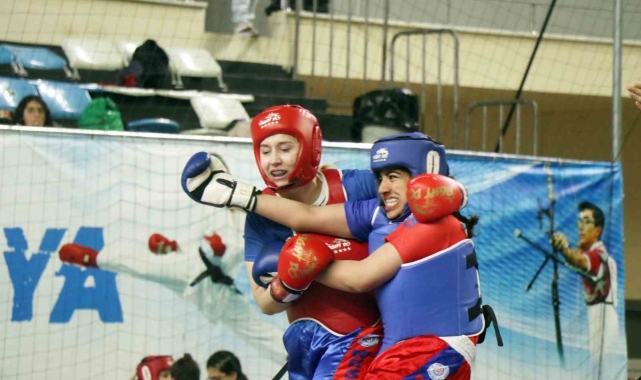 Wushu Okul Sporları Türkiye Şampiyonası'nde 50 ilden gelen 959 sporcu, dereceye girmek için ter döküyor