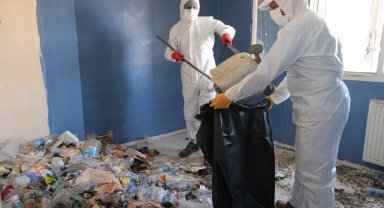 Yaşlı adamın evinden 1 kamyon çöp çıktı