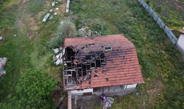Yaşlı kadının evi yangında küle döndü: Kundaklandığını iddia etti