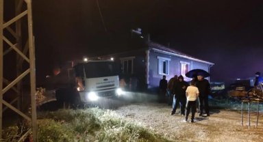 Yıldırım düşen evde yangın çıktı