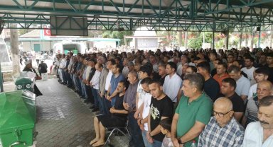 Yola çıkan köpeğe çarpmamak isterken kaza yaptı, 11 yaşındaki kızı öldü