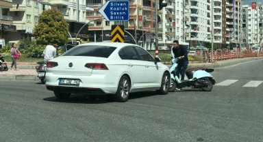 Yolu karıştıran sürücü motosiklete çarptı