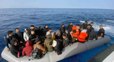 Yunanistan'ın geri ittiği 33 düzensiz göçmen kurtarıldı