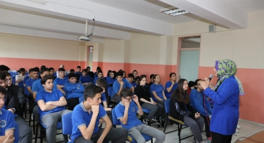 Yunusemre'den son sınıf öğrencilerine motivasyon semineri