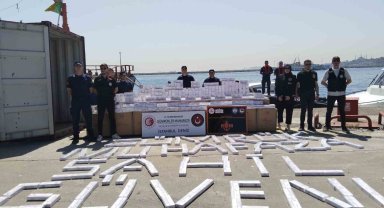 Zeytinburnu açıklarında 144 bin 280 paket kaçak sigara ele geçirildi