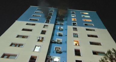 Zeytinburnu'nda 10 katlı binada yangın paniği