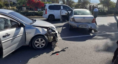 Zincirleme trafik kazası: 1 yaralı