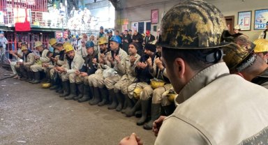 Zonguldak'ta madenciler, Soma'daki faciada yaşamını yitiren 301 işçiyi andı