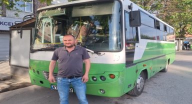 Zonguldak'ta midibüs şoförü, rahatsızlanan iki yolcuyu hastaneye yetiştirdi