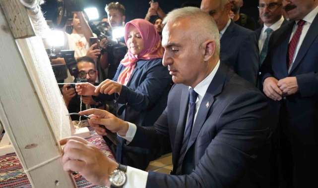 155 bin kişi ilmek ilmek örecek, ilk ilmeği Bakan Ersoy attı