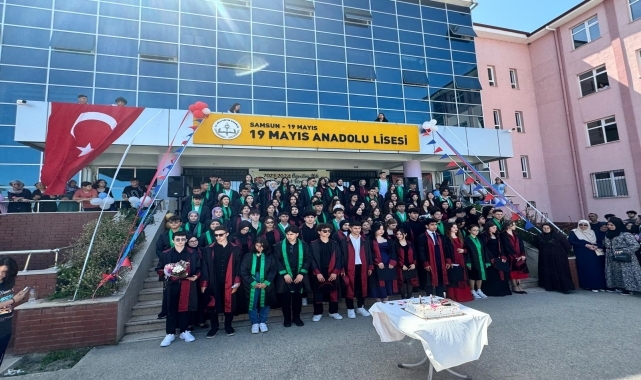 19 Mayıs Anadolu Lisesi'nde mezuniyet töreni düzenlendi