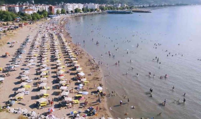 22 bin nüfuslu ilçeye bayram tatili akını: Hem denizin hem de doğanın tadını çıkardılar