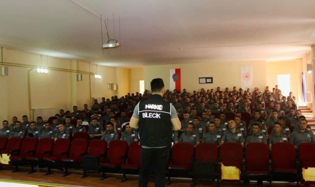 250 polis adayı uyuşturucuyla mücadelede bilgilendirildi