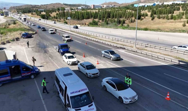 43 ilin geçiş güzergahında trafik akıcı, denetimler sıkı
