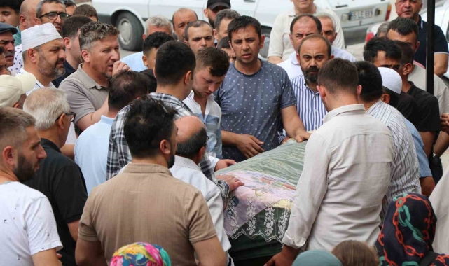 5. kattan düşerek ölen minik Simay'a gözyaşı