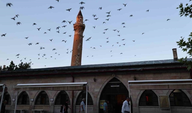 831 yıllık camide Kurban Bayramı namazı kılındı