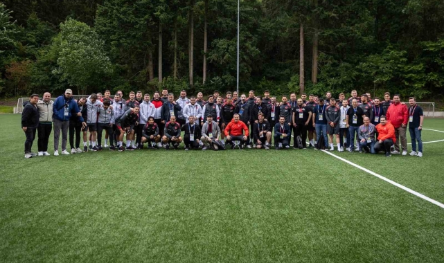 A Milli Futbol Takımı basın mensuplarıyla bayramlaştı