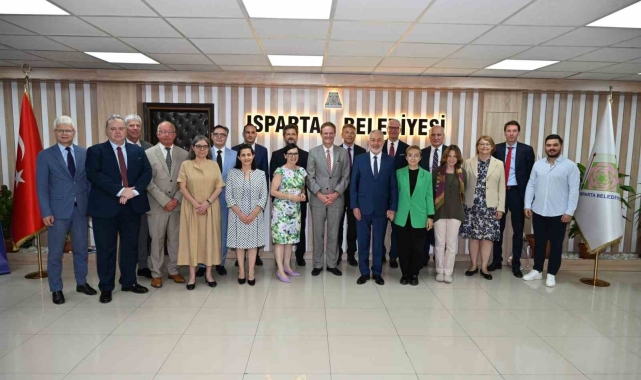 AB büyükelçileri Isparta'da Başkan Başdeğirmen ile bir araya geldi