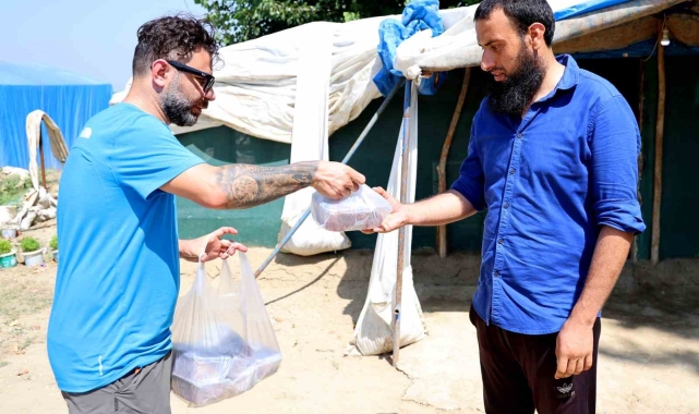 Adana'da binlerce ihtiyaç sahibi aileye kurban eti dağıtıldı