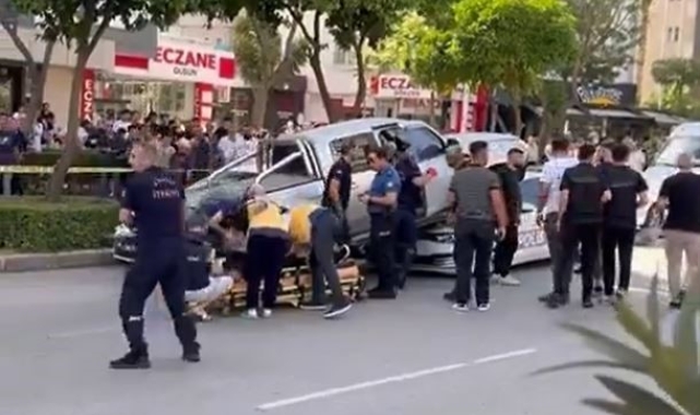 Adana'da kamyonet polis aracının üzerine uçtu: 2 yaralı