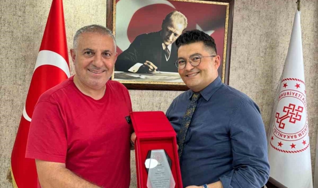 Adanalı kebapçıya 'Kent tanıtımı' plaketi