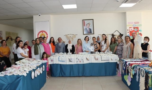 ADEM projesi kursiyerlerinin el emeği ürünleri sergilendi